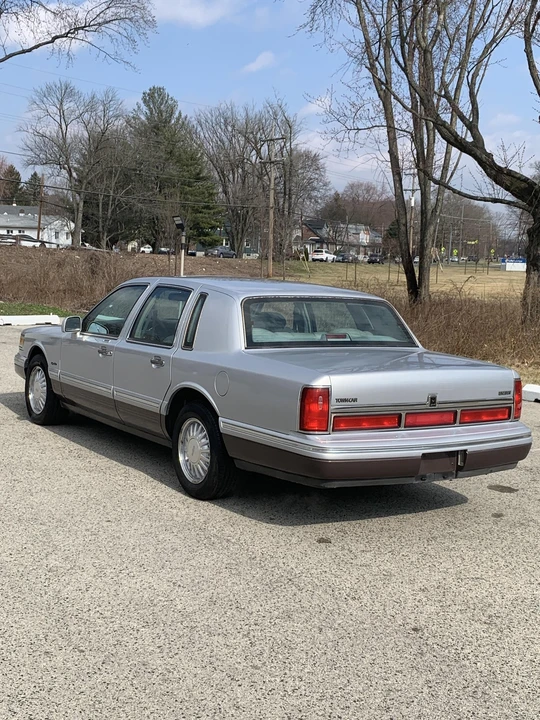 1997 Lincoln Town Car - Image 7 of 12