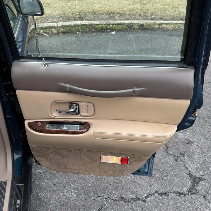 1997 Lincoln Town Car - Image 17 of 21