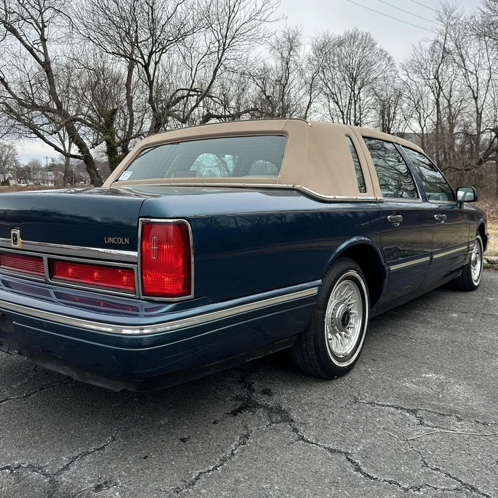 1997 Lincoln Town Car - Image 4 of 21
