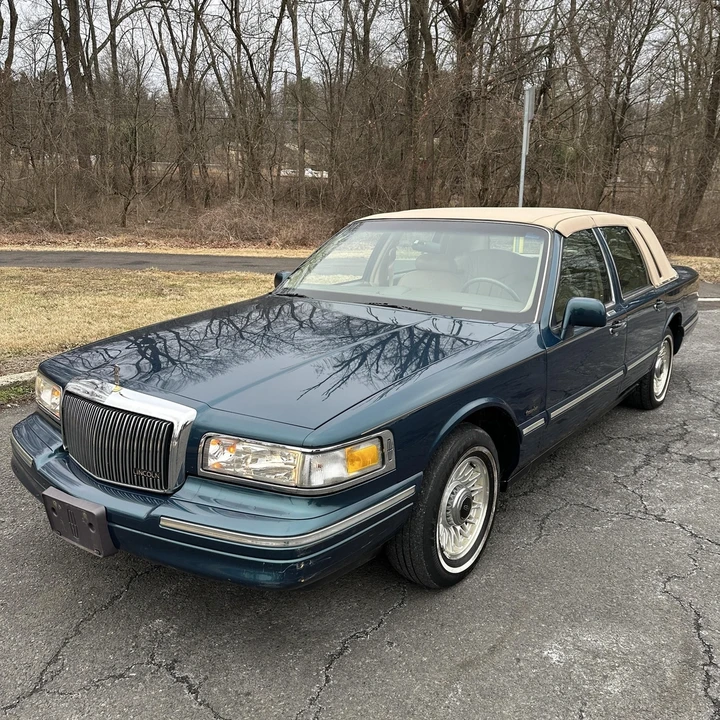 1997 Lincoln Town Car - Image 9 of 21