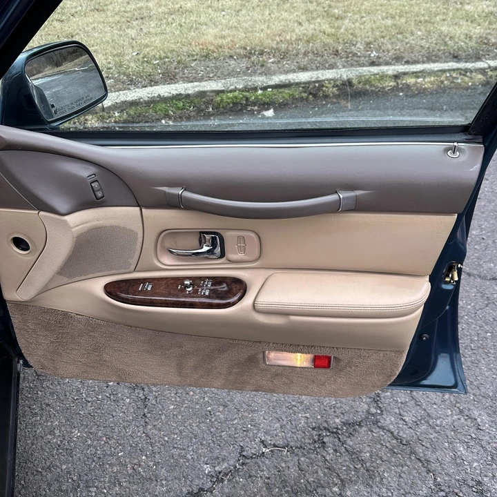 1997 Lincoln Town Car - Image 16 of 21