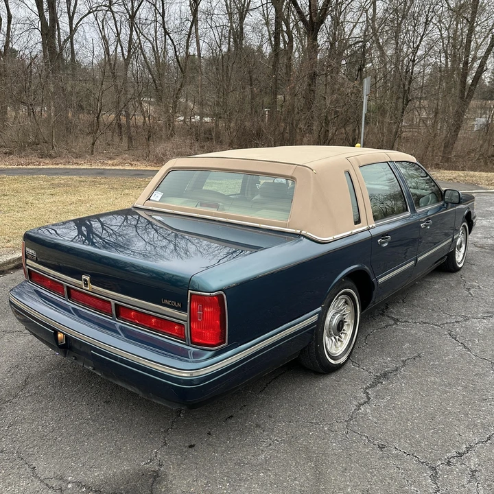 1997 Lincoln Town Car - Image 3 of 12