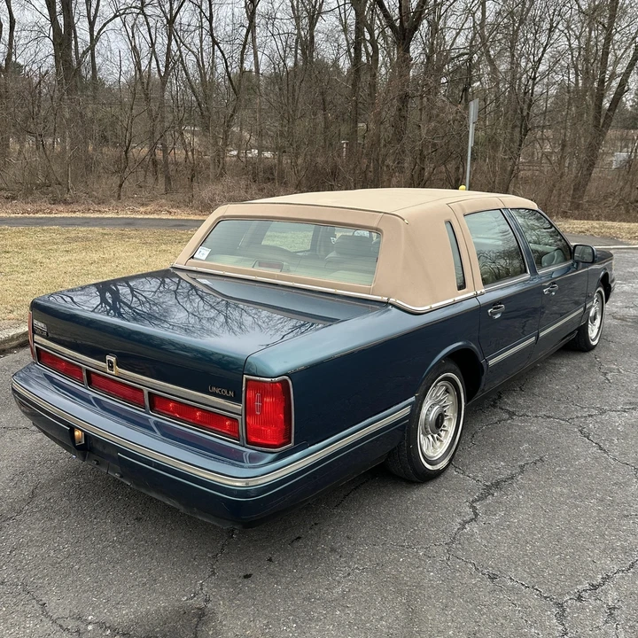 1997 Lincoln Town Car - Image 3 of 21