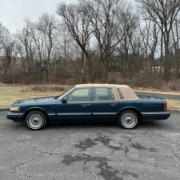 1997 Lincoln Town Car - Image 8 of 21