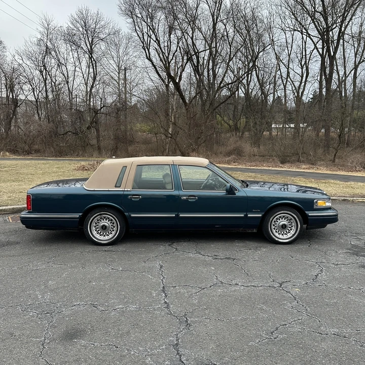 1997 Lincoln Town Car - Image 2 of 21