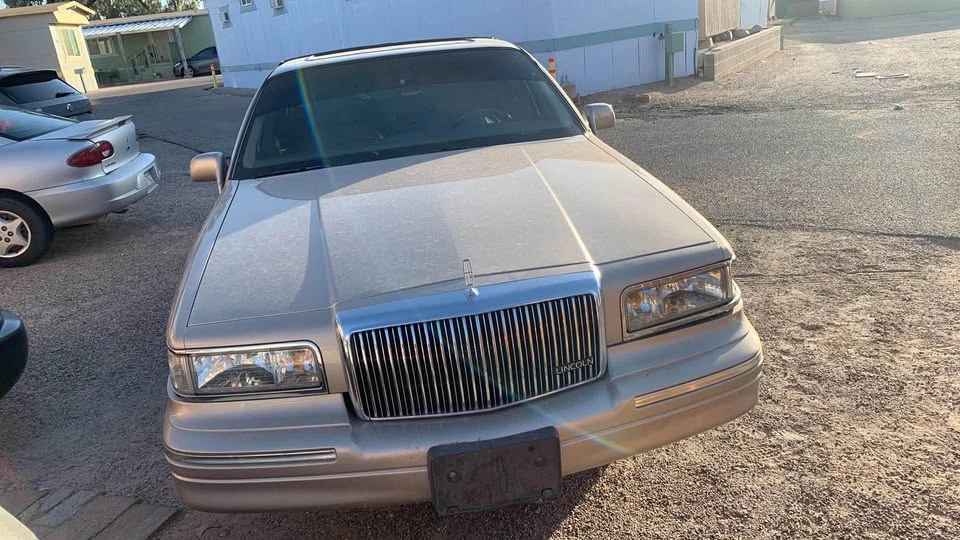 1997 Lincoln Town Car - Image 5 of 7