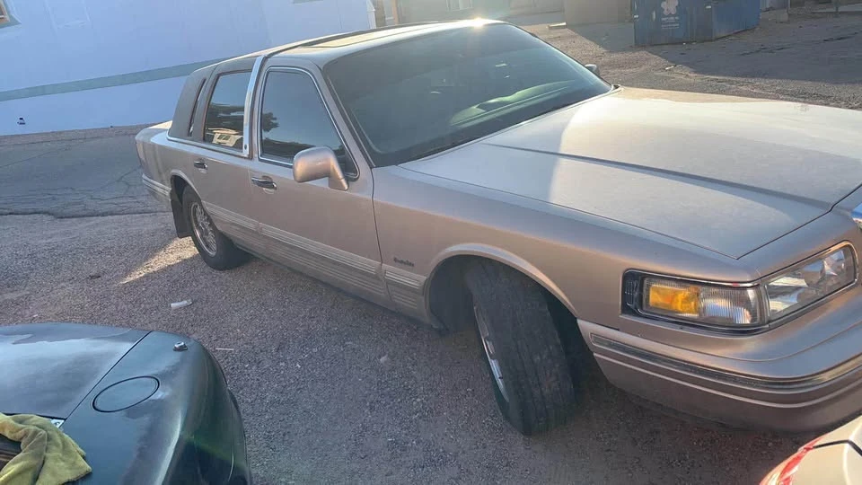 1997 Lincoln Town Car - Image 4 of 7