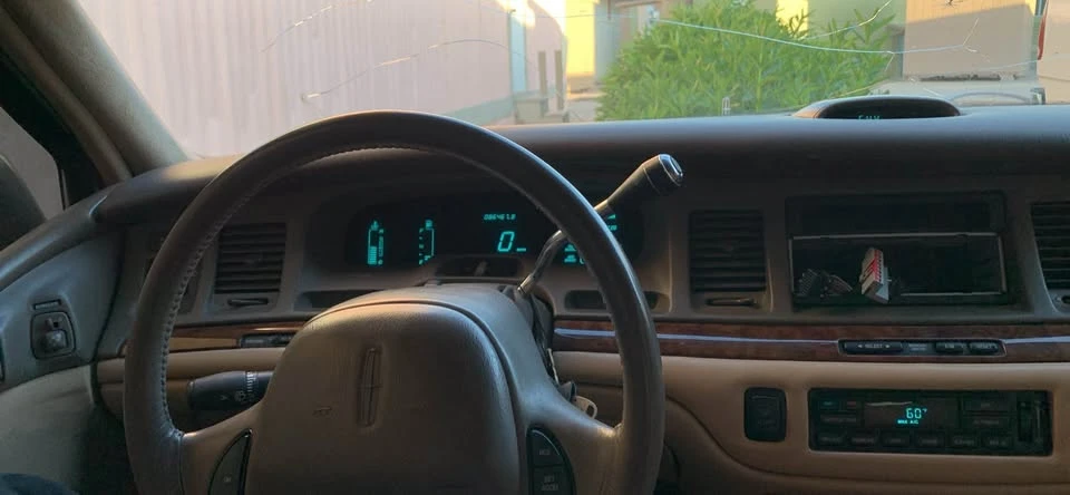 1997 Lincoln Town Car - Image 2 of 7