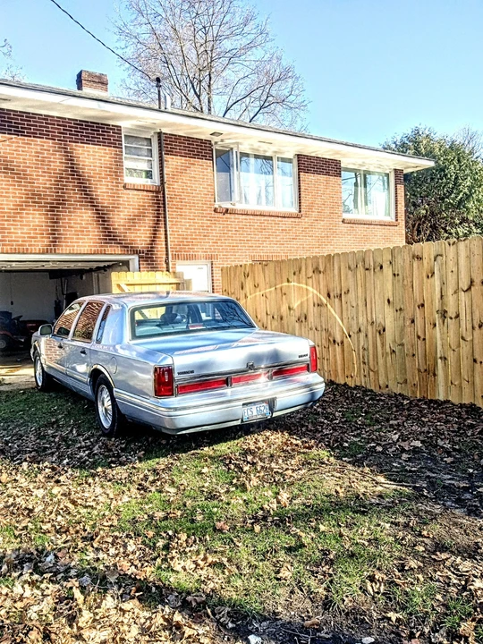 1997 Lincoln Town Car - Image 2 of 20