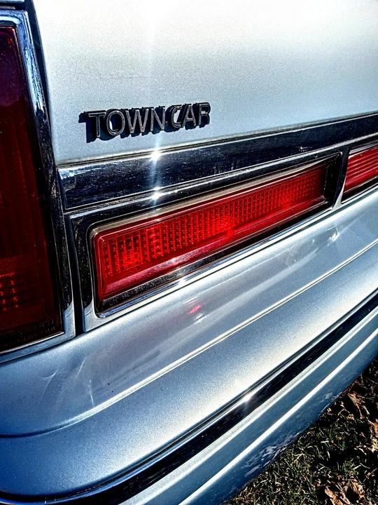 1997 Lincoln Town Car - Image 12 of 17