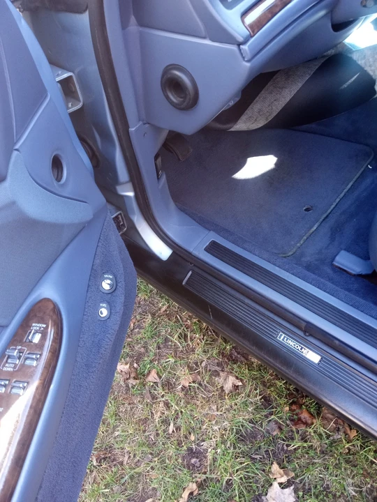1997 Lincoln Town Car - Image 17 of 20
