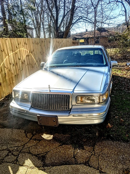 1997 Lincoln Town Car - Image 3 of 20