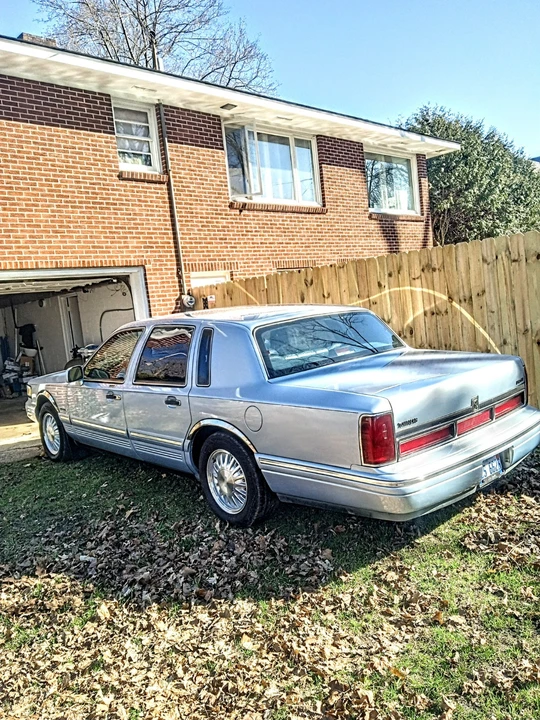 1997 Lincoln Town Car - Image 13 of 17
