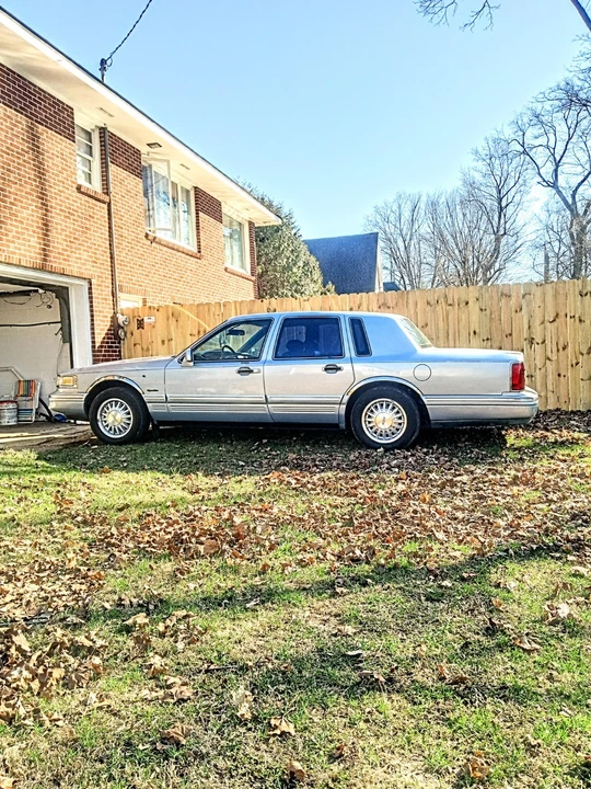 1997 Lincoln Town Car - Image 19 of 20