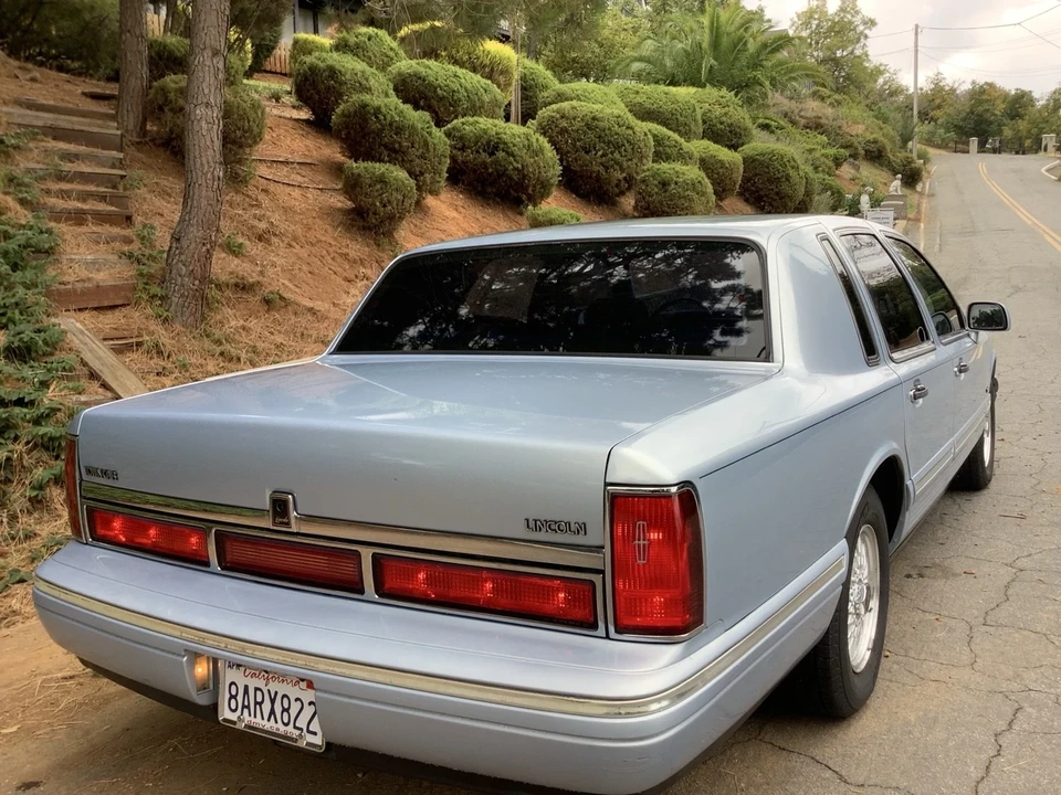 1997 Lincoln Town Car - Image 5 of 21