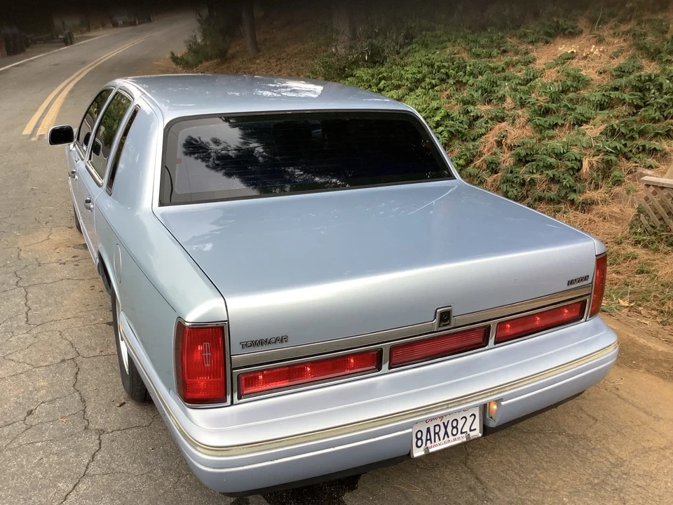 1997 Lincoln Town Car - Image 6 of 21