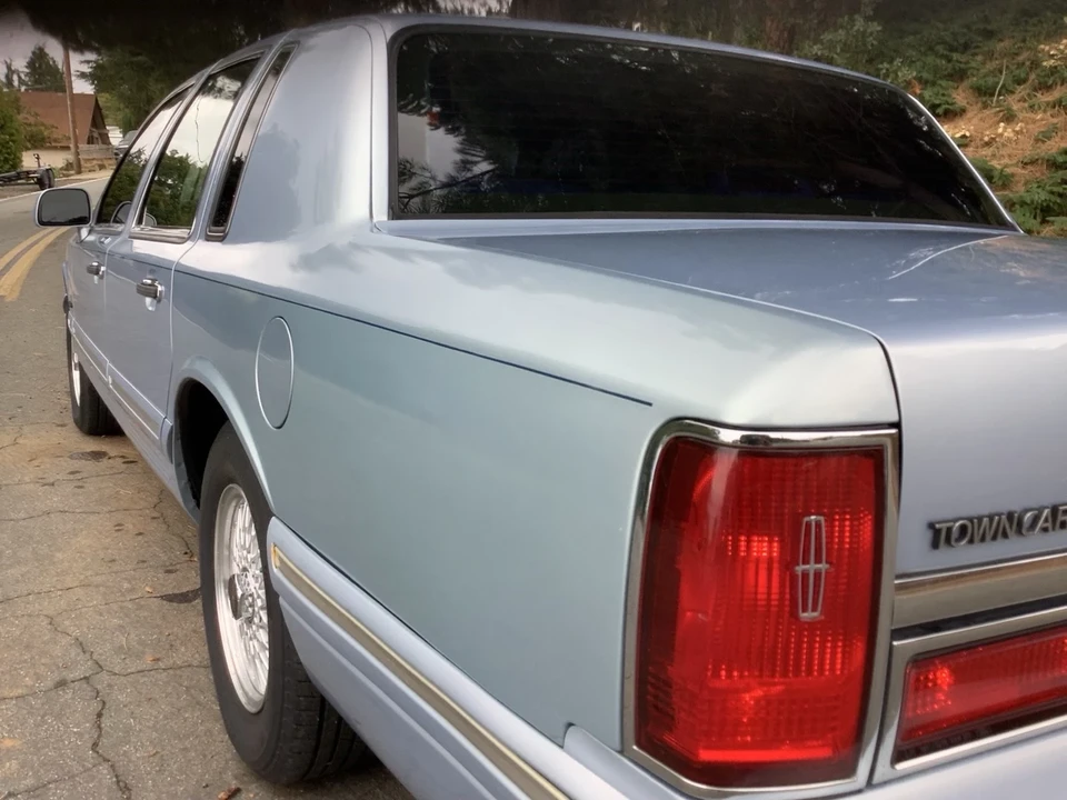 1997 Lincoln Town Car - Image 7 of 21