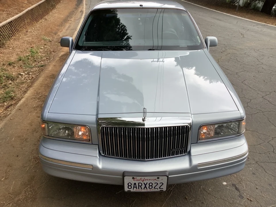 1997 Lincoln Town Car - Image 11 of 21