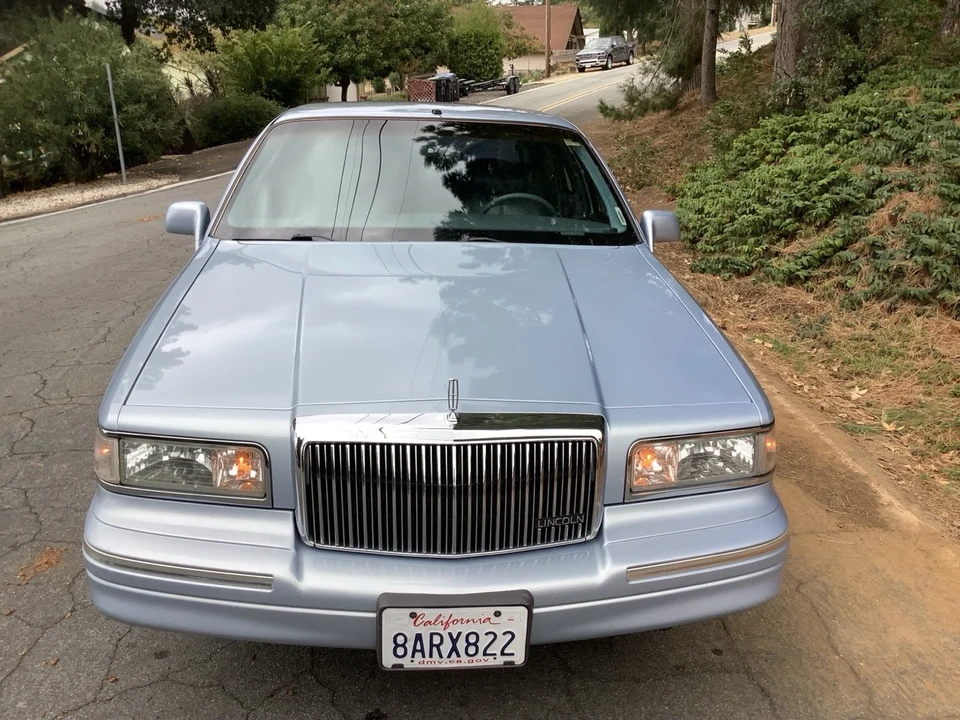 1997 Lincoln Town Car - Image 12 of 21