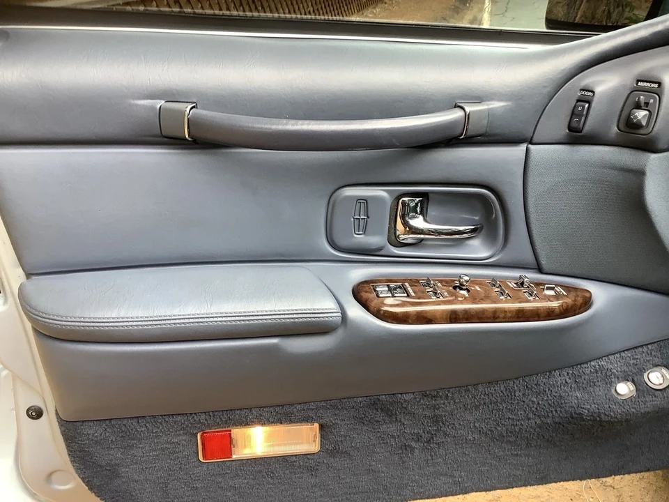 1997 Lincoln Town Car - Image 16 of 21