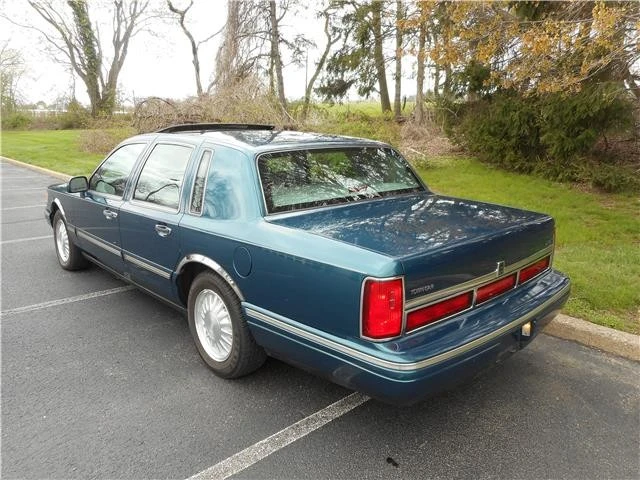 1997 Lincoln Town Car - Image 7 of 12