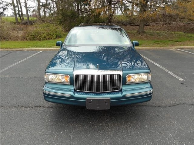 1997 Lincoln Town Car - Image 11 of 12