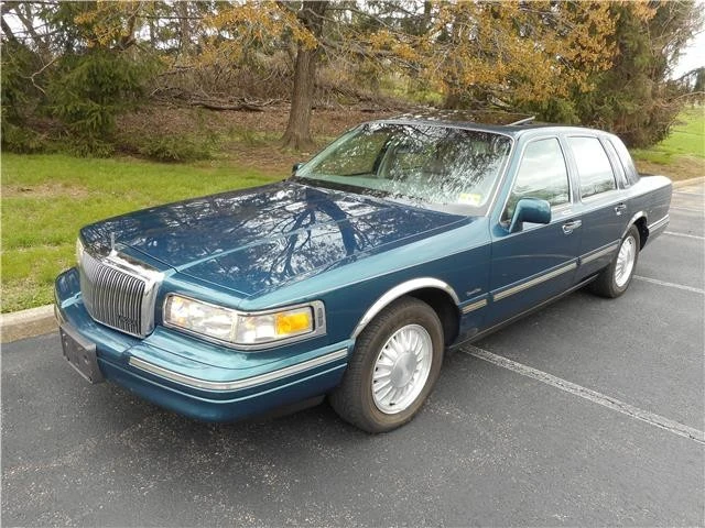 1997 Lincoln Town Car - Image 9 of 12