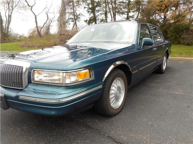 1997 Lincoln Town Car - Image 10 of 12