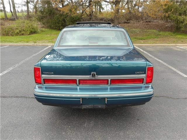 1997 Lincoln Town Car - Image 5 of 12