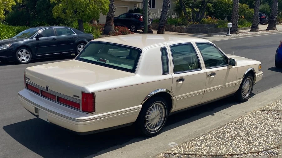 1997 Lincoln Town Car - Image 4 of 7
