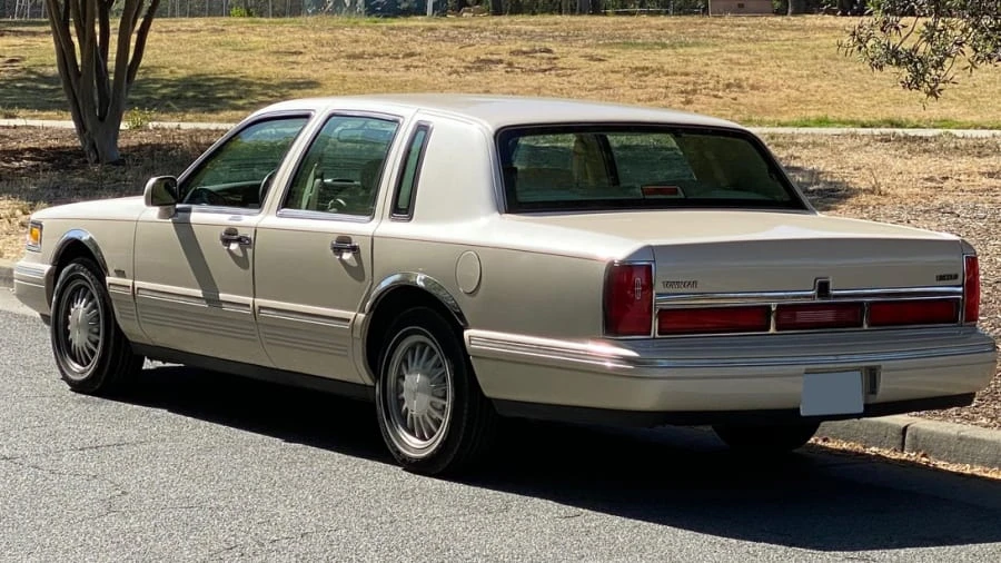 1997 Lincoln Town Car - Image 2 of 7