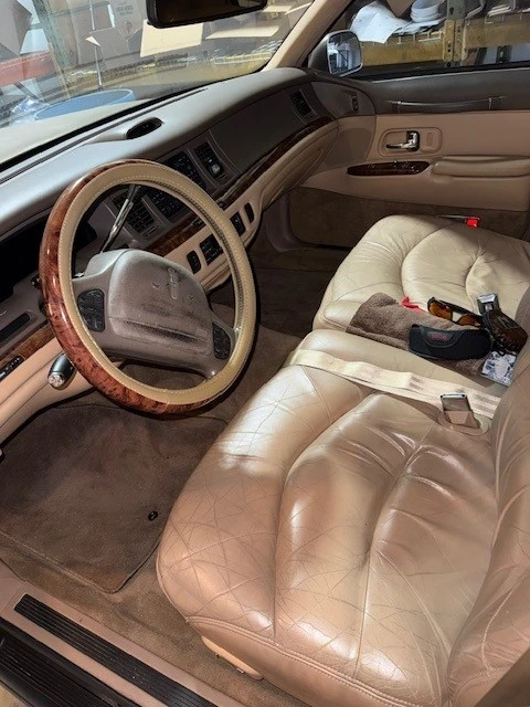 1997 Lincoln Town Car - Image 9 of 13