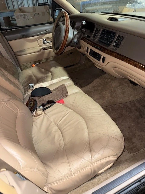 1997 Lincoln Town Car - Image 11 of 13