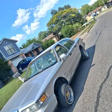1997 Lincoln Town Car Signature Limited Sedan 4D