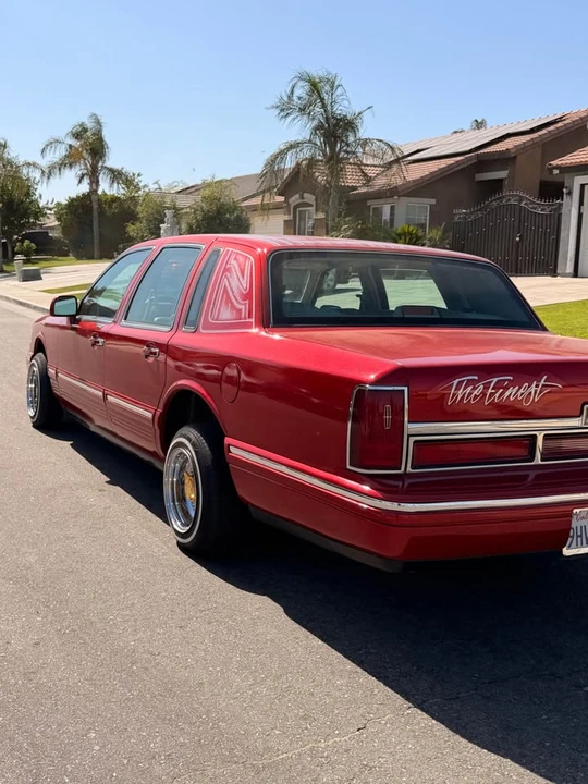 1997 Lincoln Town Car - Image 2 of 5