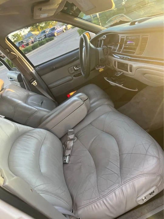1997 Lincoln Town Car - Image 4 of 8