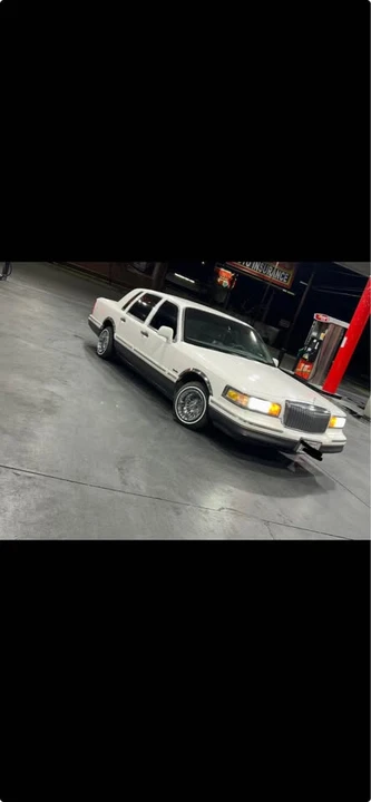 1997 Lincoln Town Car - Image 8 of 8