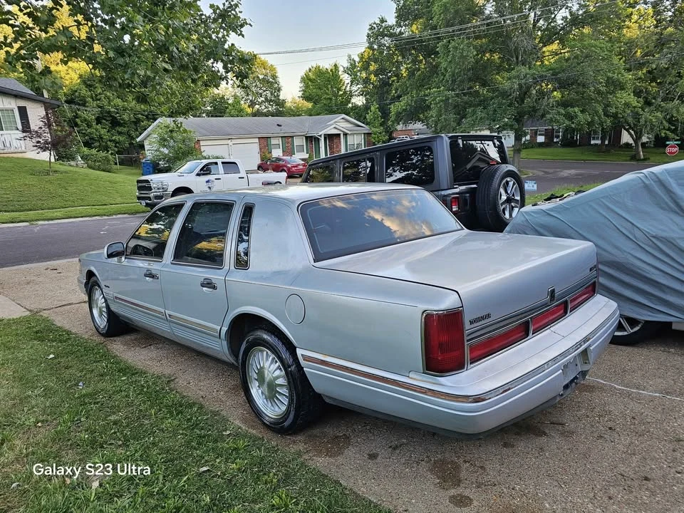 1997 Lincoln Town Car - Image 12 of 17