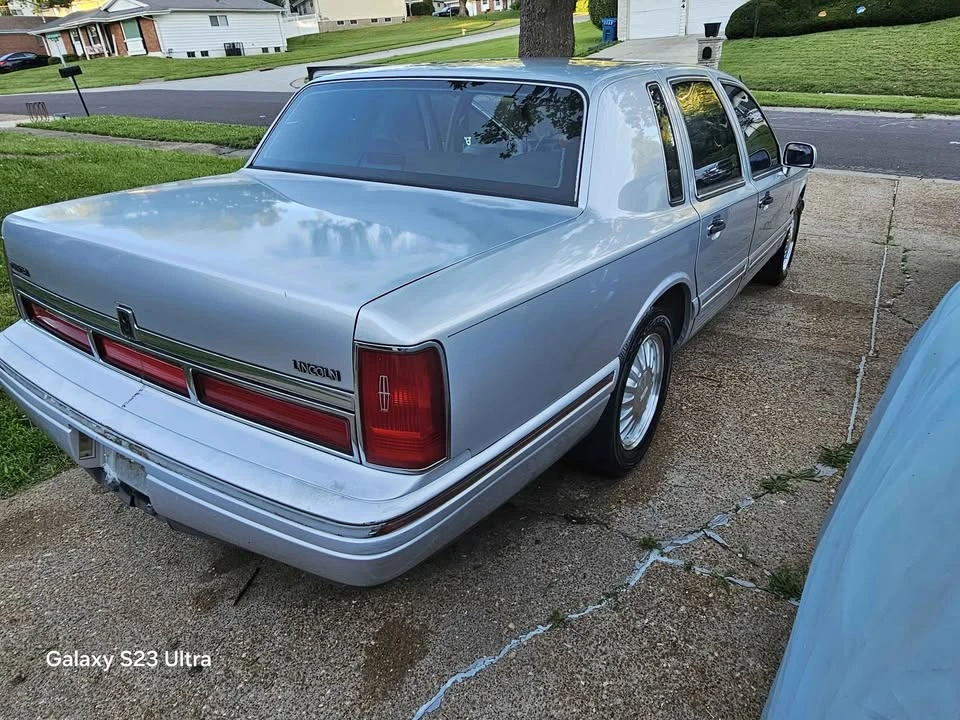 1997 Lincoln Town Car - Image 6 of 17