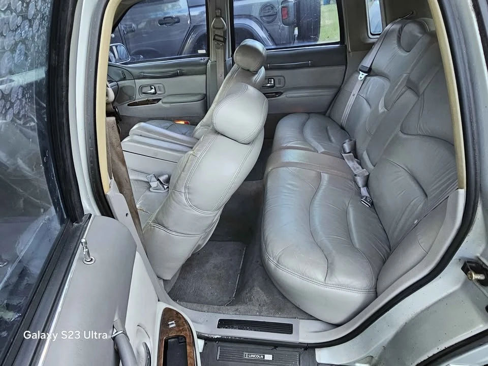 1997 Lincoln Town Car - Image 7 of 17