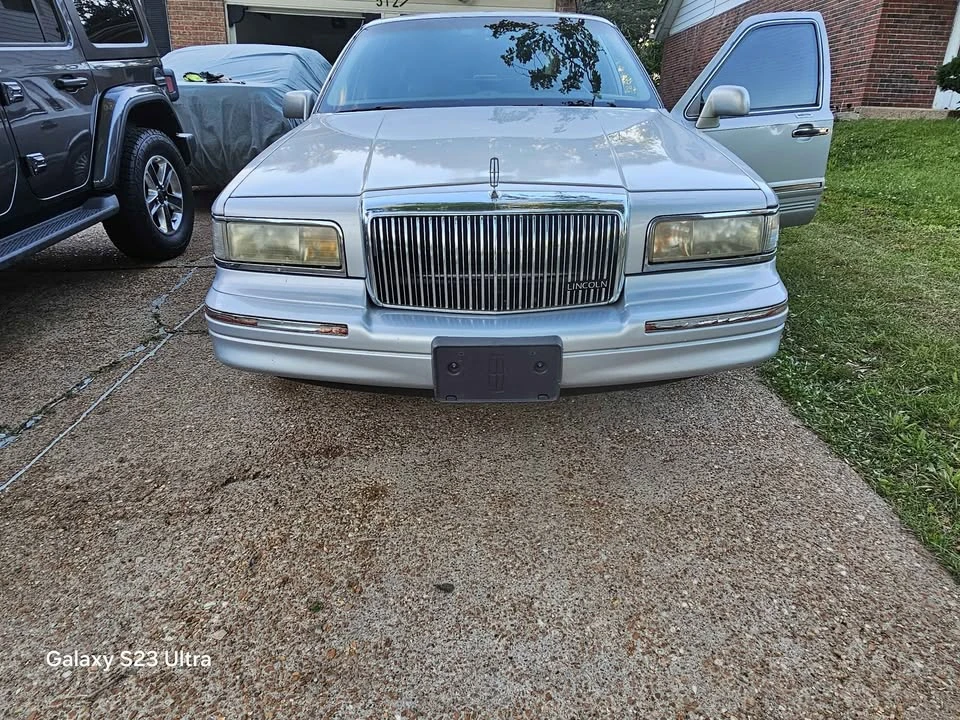 1997 Lincoln Town Car - Image 4 of 17