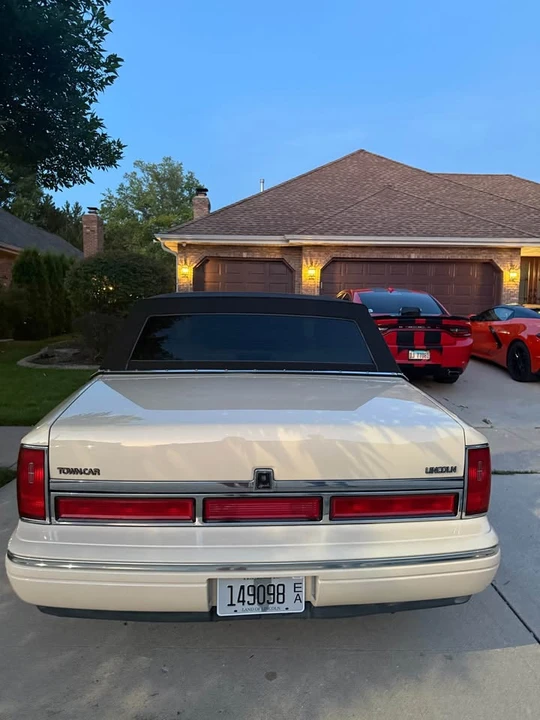 1997 Lincoln Town Car - Image 8 of 18