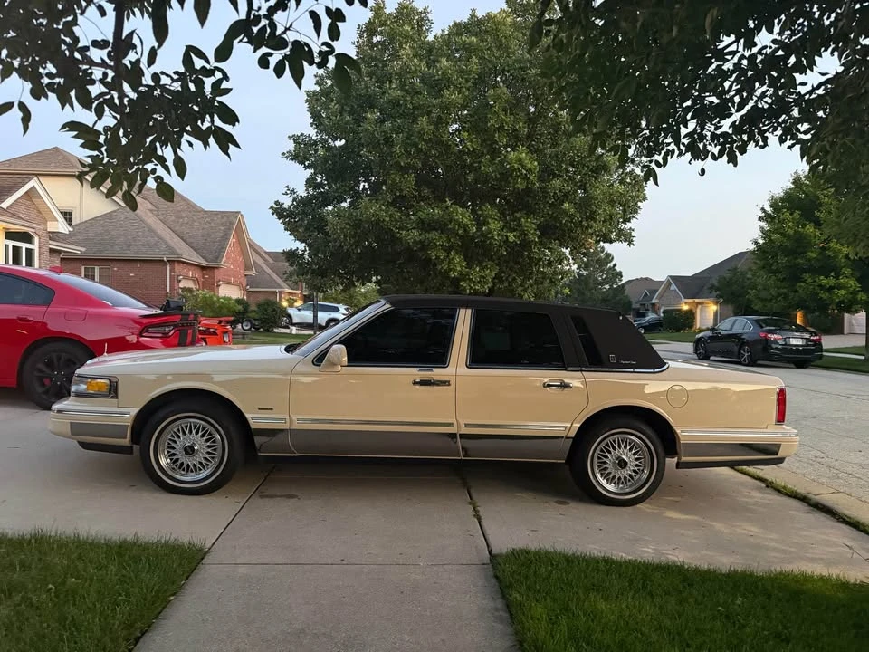 1997 Lincoln Town Car - Image 5 of 18