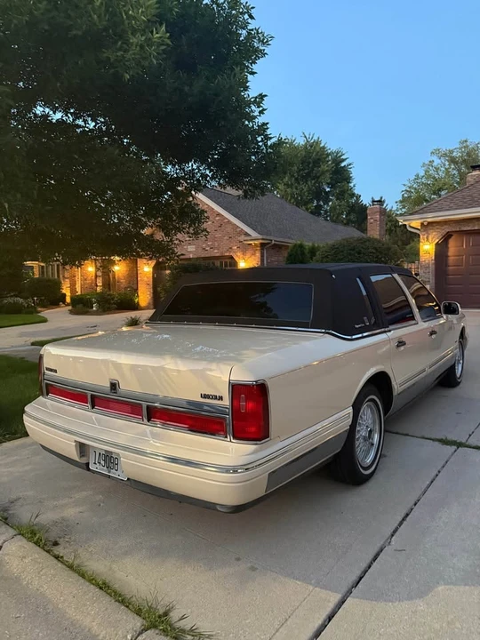 1997 Lincoln Town Car - Image 6 of 18