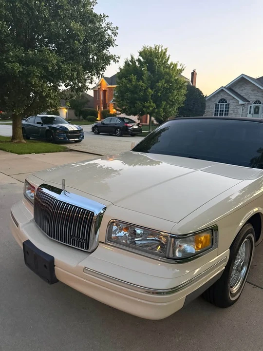 1997 Lincoln Town Car - Image 4 of 18