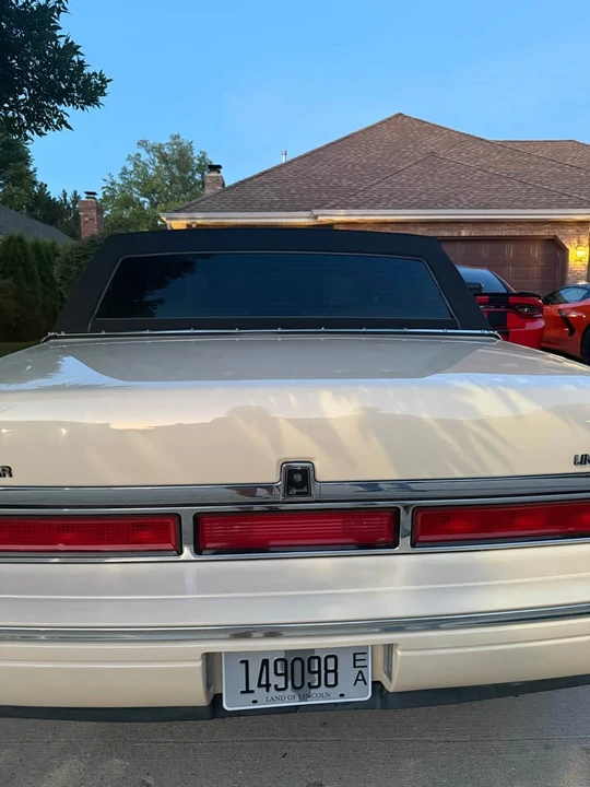 1997 Lincoln Town Car - Image 9 of 18