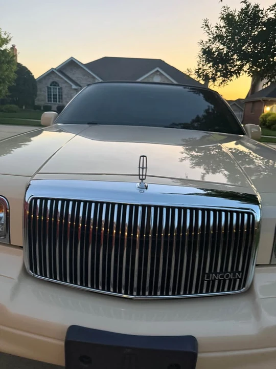 1997 Lincoln Town Car - Image 3 of 18