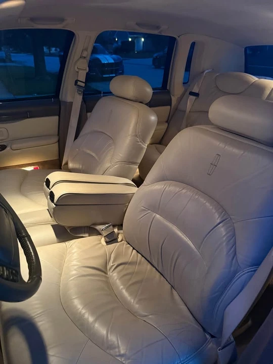 1997 Lincoln Town Car - Image 12 of 18