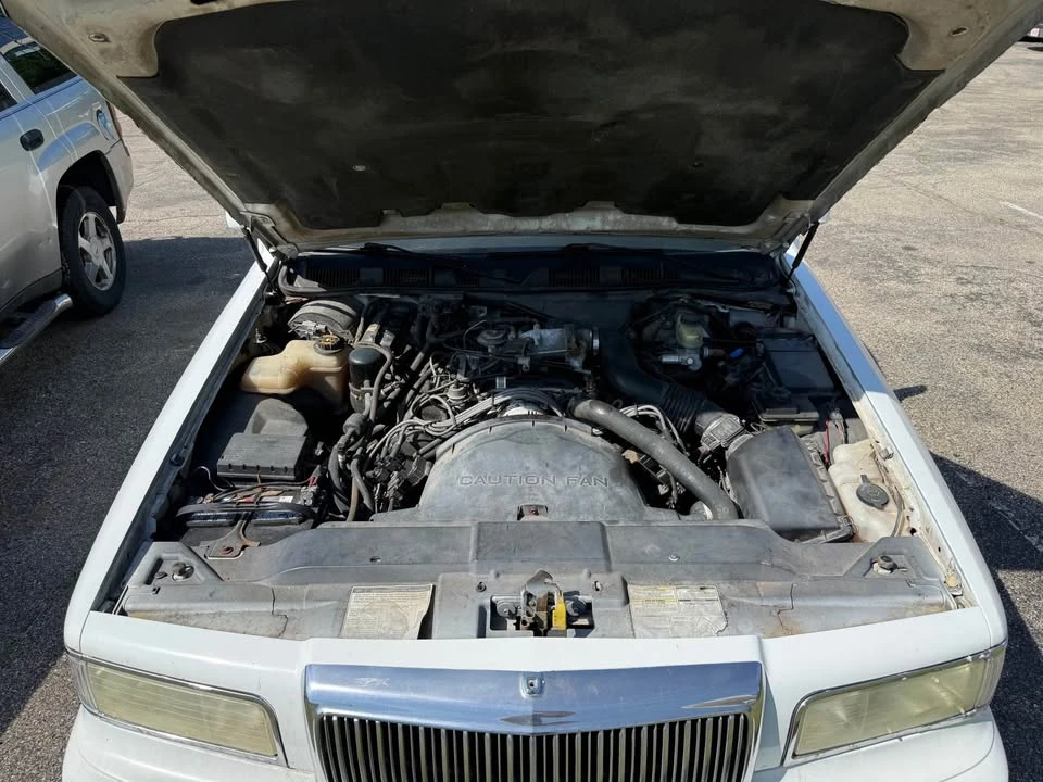 1997 Lincoln Town Car - Image 5 of 10