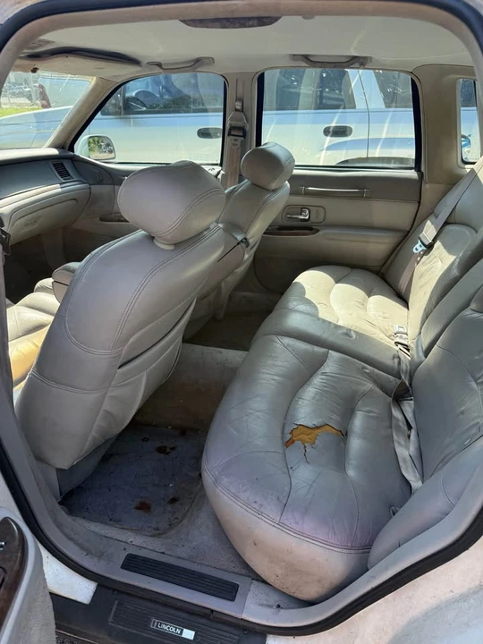 1997 Lincoln Town Car - Image 7 of 10